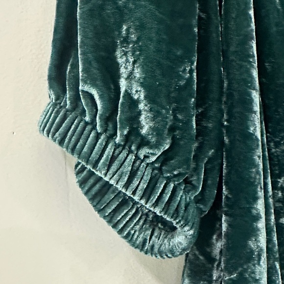 LOFT Emerald Velvet green Blouse size M puff sleeve fairy - Picture 3 of 11